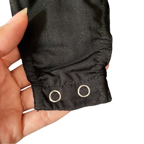 Cold shoulder tie front bodysuit in black - Picture 7 of 8